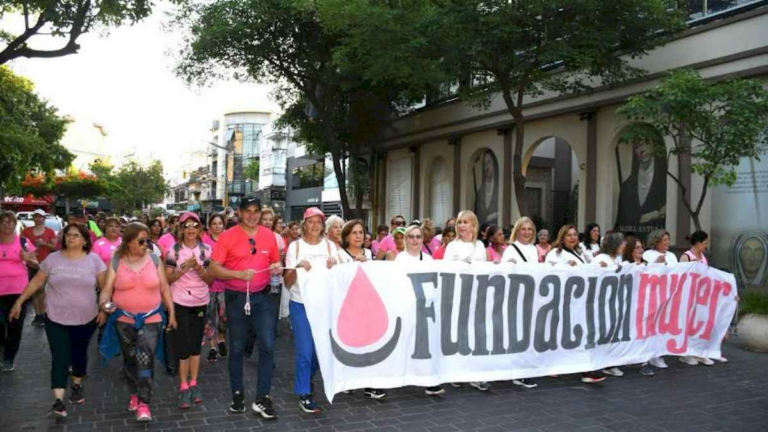 funcionarios-de-la-municipalidad-participaron-de-la-caminata-de-la-fundacion-mujer