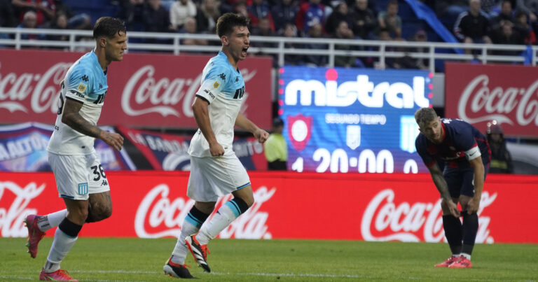 Video: los dos goles de cabeza de Mura que le dan vida a Racing en la lucha por el título
