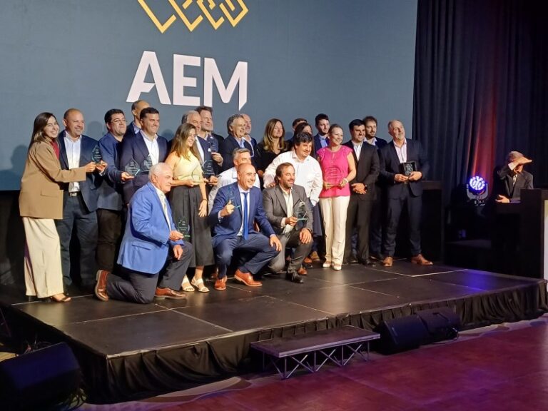Premiación de AEM, en el Hilton, con todo el poder institucional de Mendoza