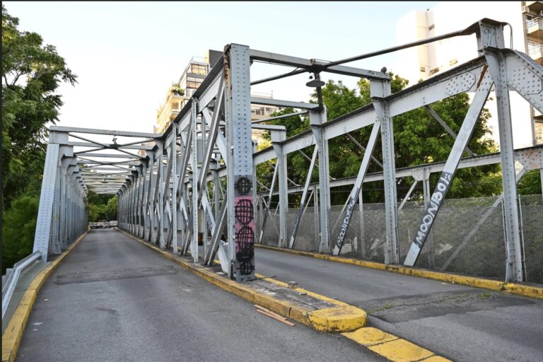 La historia detrás del puente de 1916 que fue construido para el tranvía y conecta Palermo con Colegiales y Belgrano