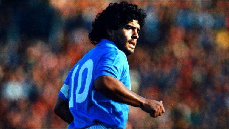 A cuatro años de la muerte de Diego Maradona, el mundo del fútbol lo recuerda con emotivos mensajes