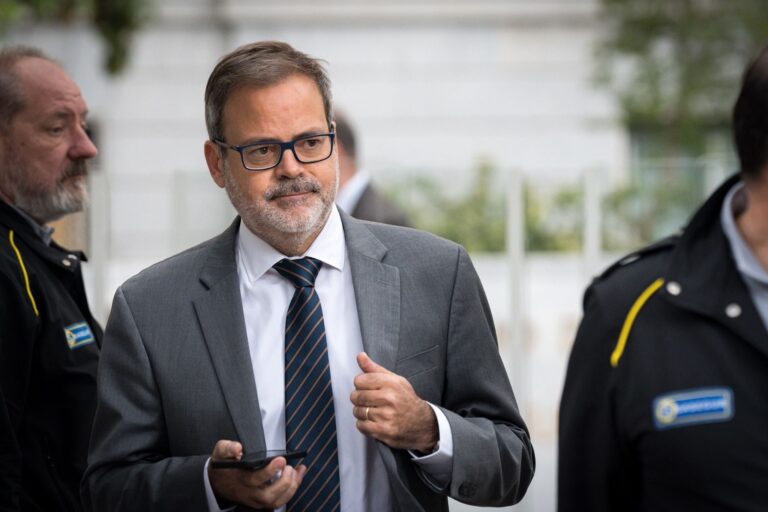 Desplazarían al embajador en España y se va el cónsul en Nueva York