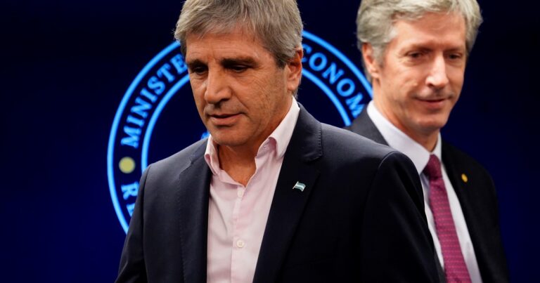 Interna entre los bancos por la posibilidad de flexibilizar  las restricciones para dar créditos en dólares