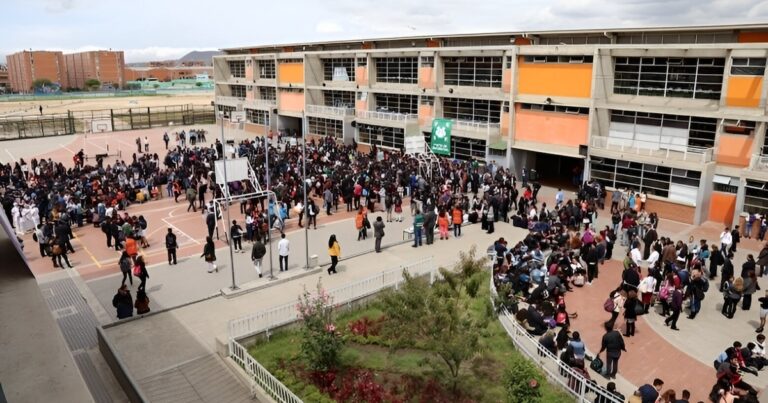 Matrículas en colegios oficiales de Bogotá: esto es lo que debe tener en cuenta sobre traslados, beneficios y cupos