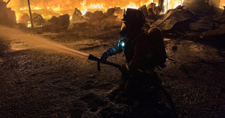 La tragedia de decenas de familias en Bosa, Bogotá, luego de un voraz incendio que consumió sus viviendas: lo perdieron todo