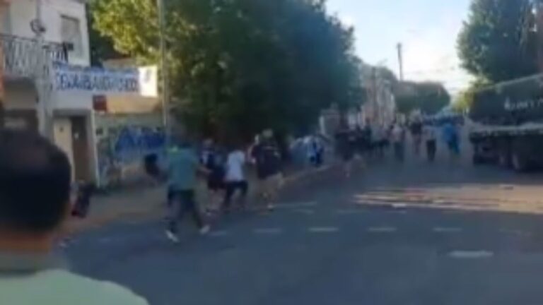 Incidentes en el cierre de las elecciones de Racing: hubo un tiroteo entre barras fuera del estadio