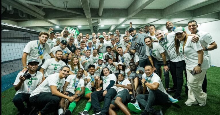 La insólita entrega de trofeo de campeón a Atlético Nacional de Medellín