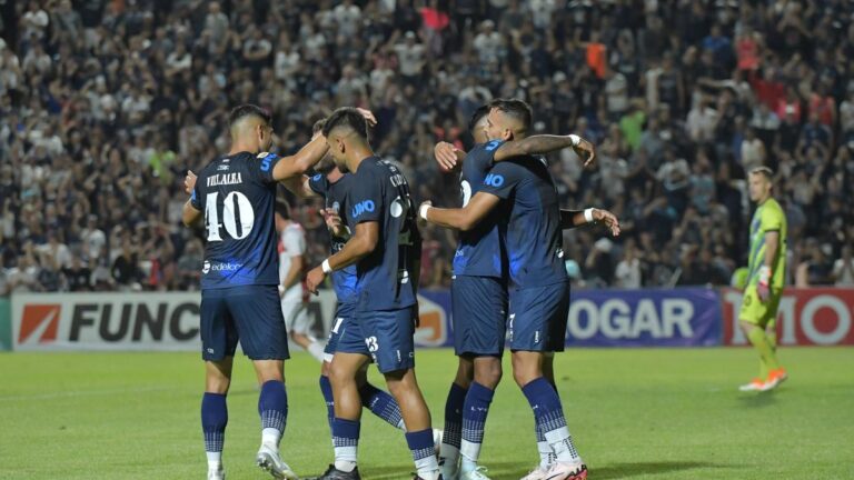 Pelota libre de riesgo en el celular: cómo ver en vivo Independiente Rivadavia vs. Deportivo Riestra