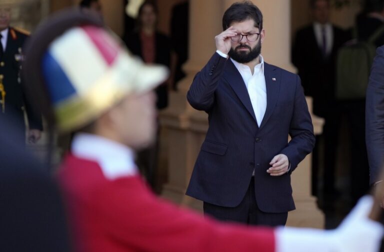 Chile presentó una nota de protesta por los dichos de Caputo contra Boric: «Se inspiran en Venezuela»