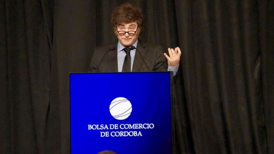 Milei en la Bolsa de Comercio de Córdoba: «Estamos negociando un acuerdo con el FMI para salir del cepo»