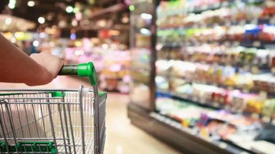 La expectativa de inflación anual de los argentinos cayó a su nivel más bajo en tres años