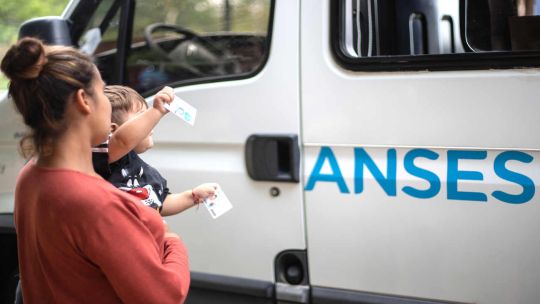 ANSES paga Asignaciones Familiares: quiénes cobran hoy viernes 17 de enero de 2025