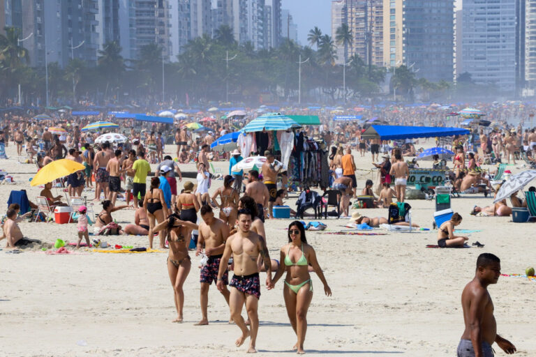 Por qué crece el turismo al exterior a pesar de la recesión, los despidos y la caída de salarios?