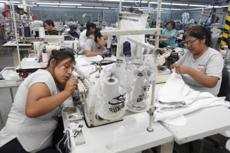 En noviembre, la economía siguió abajo