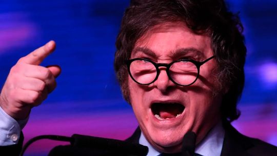 Encuesta que no falla: fuerte caída en la imagen de Milei y cómo le pega el criptogate