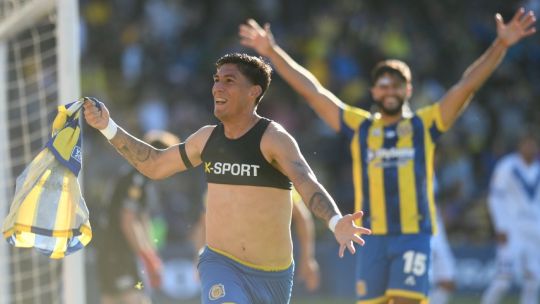 Rosario Central le ganó agónicamente a Vélez 2 a 1 para convertirse en el puntero de la Zona B