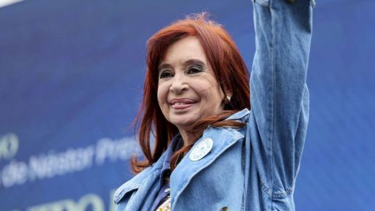 Cristina Kirchner lanzó su primer spot de campaña: «Donde él destruye, ella reconstruye»