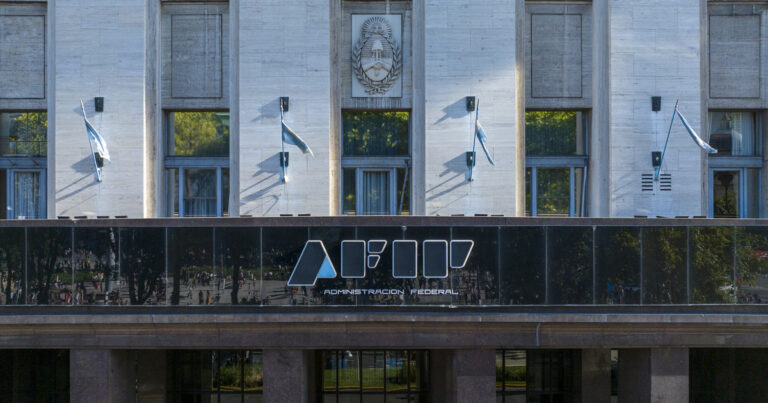 Por cada hora que se trabaja, 30 minutos van para pagar impuestos