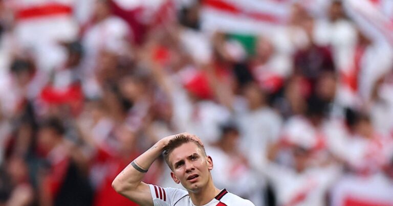 Las lágrimas de Mastantuono al dejar la cancha