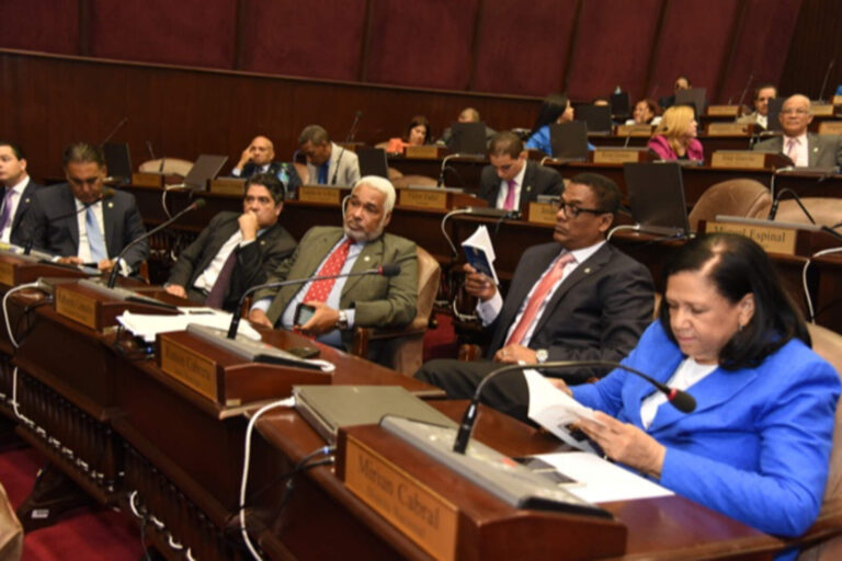 Congreso avanza en nuevo Código Penal que penaliza el aborto sin excepciones