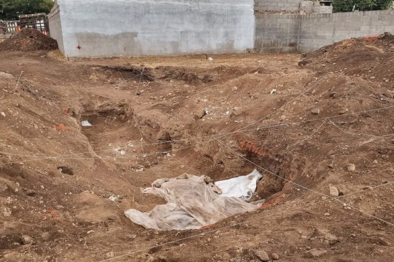 Encontraron 20 cadáveres en una fosa común cercana al ex centro clandestino Campo de la Ribera