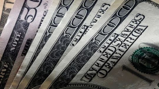 La inestabilidad política arrastra a los mercados: bonos en picada y dólar al alza