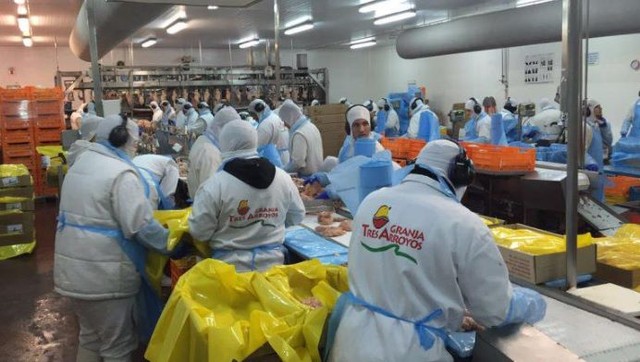 Dueña del negocio del pollo, en crisis: tras despidos, adeuda compensaciones y pagos