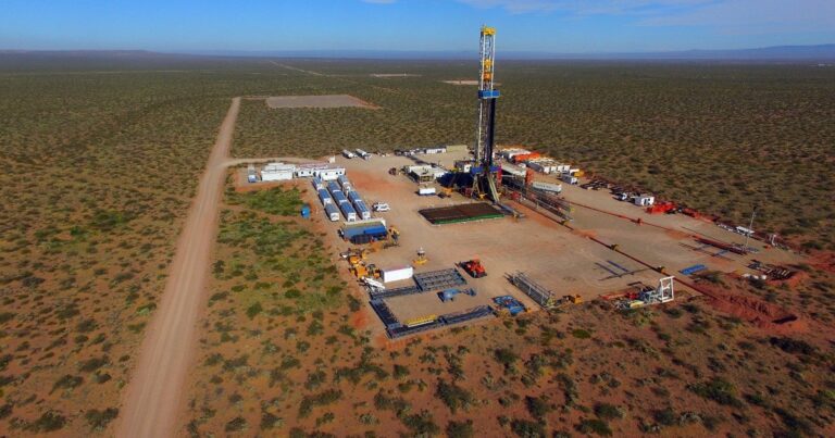 Vista se uniría a un exCEO de YPF y a la dueña de Puma Energy para rescatar a una petrolera en default