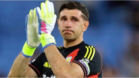 El Aston Villa le bajó el pulgar al Manchester United: rechazaron la primera oferta por el Dibu Martínez