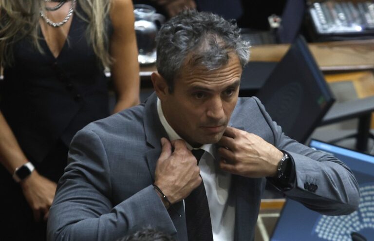 Los Menem se quedan con una licitación de 4.000 millones del Banco Nación