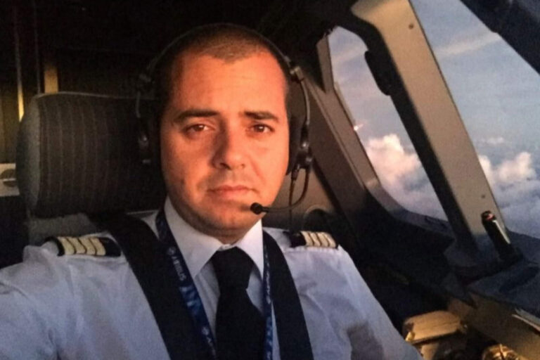 El piloto que expulsó a niños judíos habría entrenado a los terroristas del 11-S