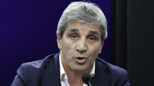 Luis Caputo ofreció una tasa que duplica la inflación pero solo renovó el 61% de los vencimientos de deuda