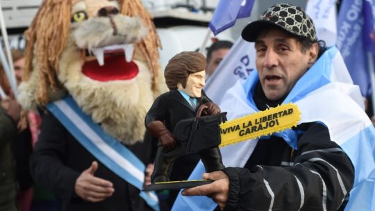 Javier Milei encabeza un acto para presentar a los candidatos de La Libertad Avanza en Buenos Aires