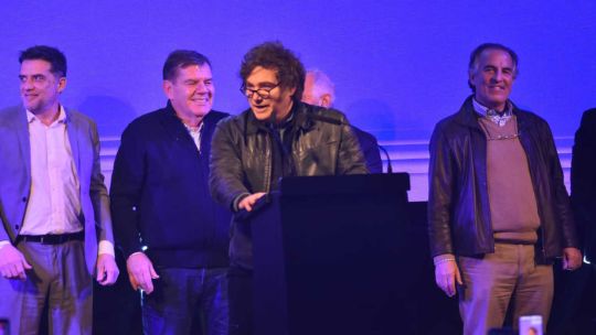 El periodismo y las Fuerzas del Cielo, «afuera!»: lo que no se vio del lanzamiento de LLA en la provincia de Buenos Aires