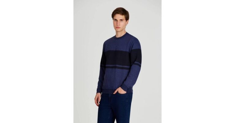 Sweater rayado azul marino melange: estilo clásico para el invierno con un toque moderno
