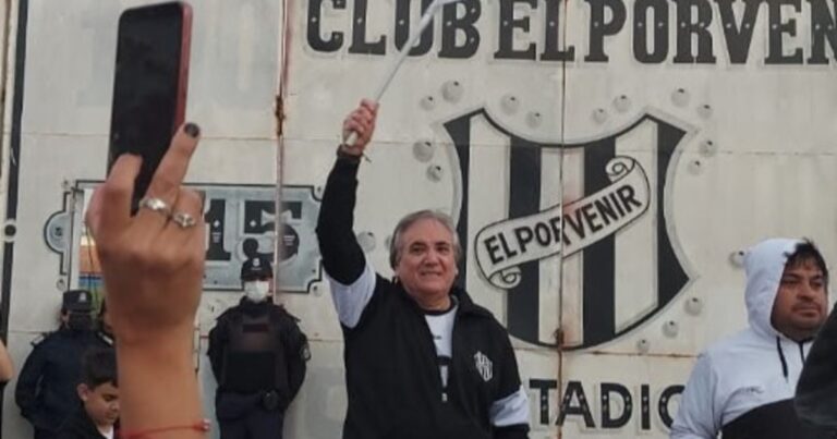 El árbitro que convalidó el ultimo gol de Maradona y es candidato a presidente en un club del Ascenso