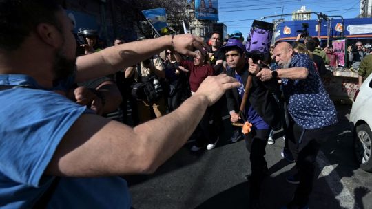 Quiénes participaron del ataque a Javier Milei en Lomas de Zamora y cuál es la denuncia que analiza el Gobierno