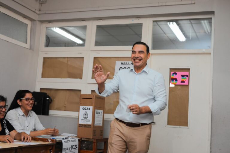 Elecciones en Corrientes | Votó más del 60% del padrón: los Valdés van por el triunfo en primera vuelta y dos candidatos  pugnan por entrar al balotaje