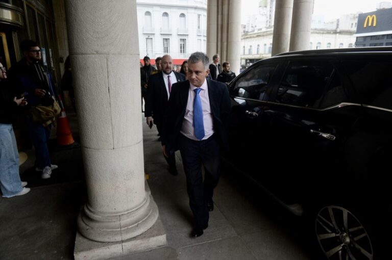 Un juez intimó a Pareja por el abandono de obras en barrios populares y lo multó con 200 mil pesos por día