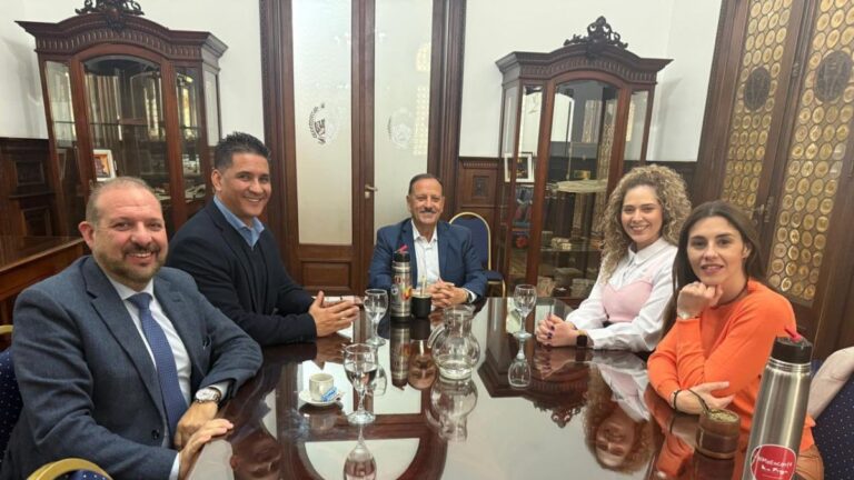 Libertarios díscolos se acercan al peronismo no K en medio de la crisis en el Gobierno