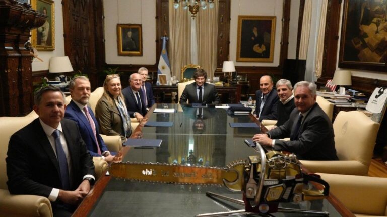 Javier Milei y Luis Caputo se reunieron con el presidente del Banco Interamericano de Desarrollo