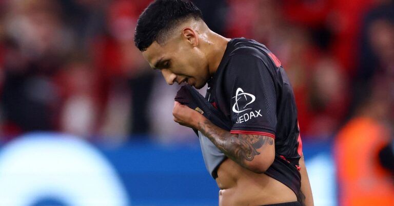 Video: el debut y la expulsión de Equi Fernández en el Leverkusen