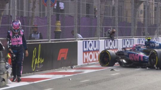 Franco Colapinto volvió a estrellarse y las redes se inundaron de memes