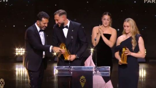 Donnarumma ganó el Trofeo Yashin y Dibu Martínez quedó en el octavo puesto