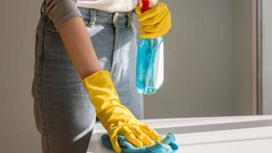 Empleada doméstica fue despedida y sacó un préstamo millonario a nombre de su ex jefa