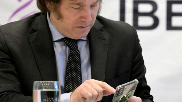 Duró un suspiro: a Javier Milei le suspendieron la cuenta de X en inglés