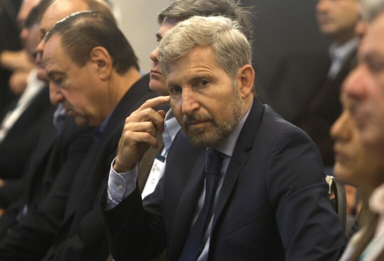 Frigerio denunció que le plantaron micrófonos en su despacho