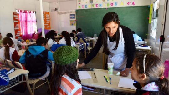 No más faltas por viajes o frío: Córdoba refuerza la presencialidad en las aulas