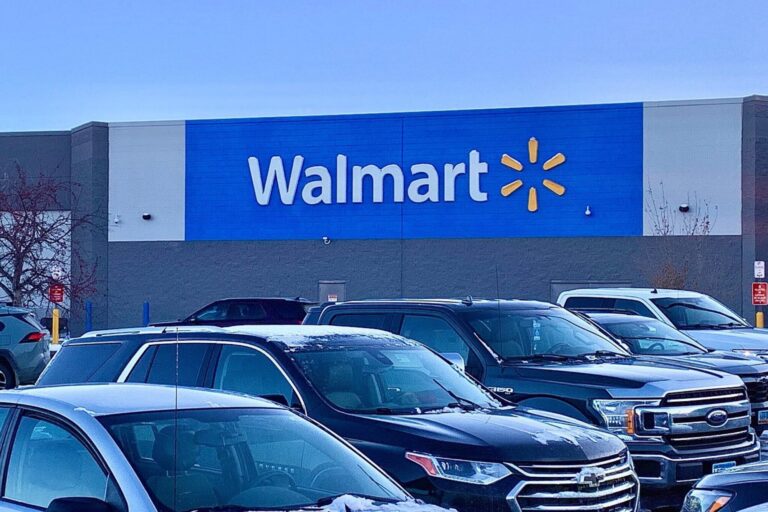 Walmart es acusado de de defraudar a trabajadores por US$100 millones: el plan para la devolución del dinero