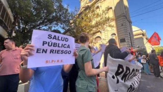 Médicos residentes del Clínicas y la Maternidad Nacional realizan un paro de cinco días
